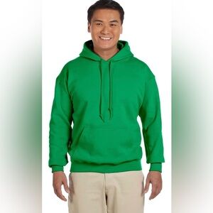 NWOT Men’s Gildan Heavy Blend Hoodie